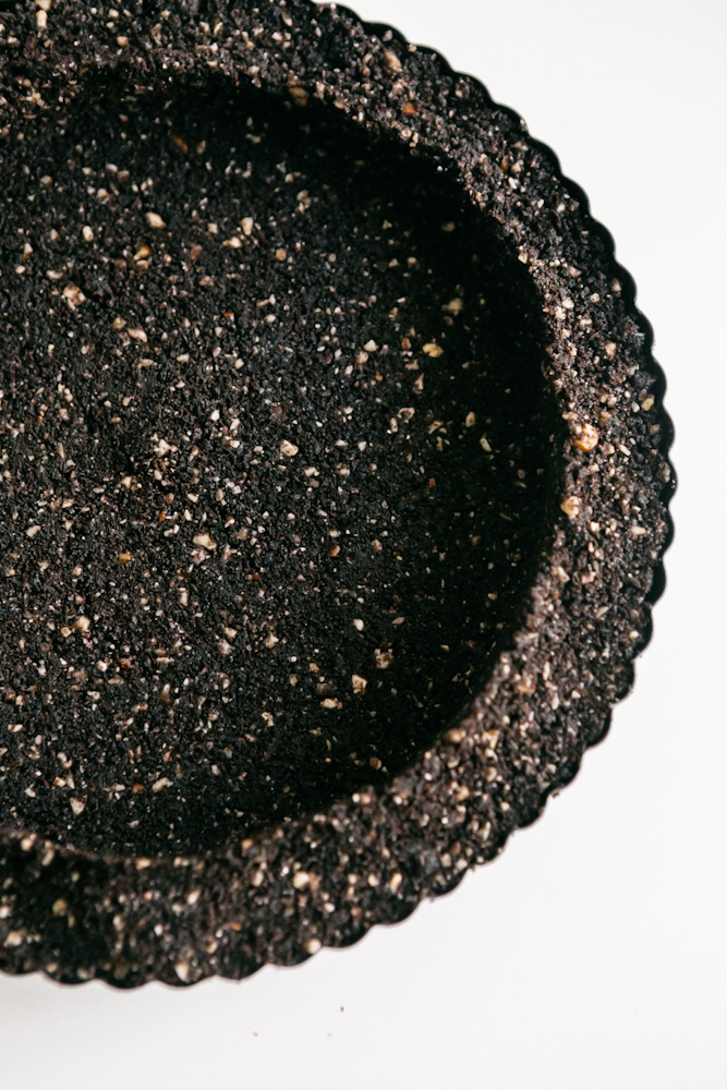 Oreo crust with hazelnuts 