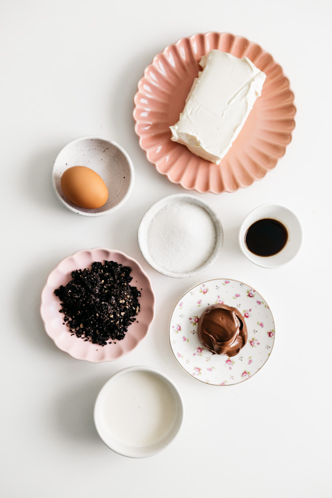 Ingredients for a tart on dishes 