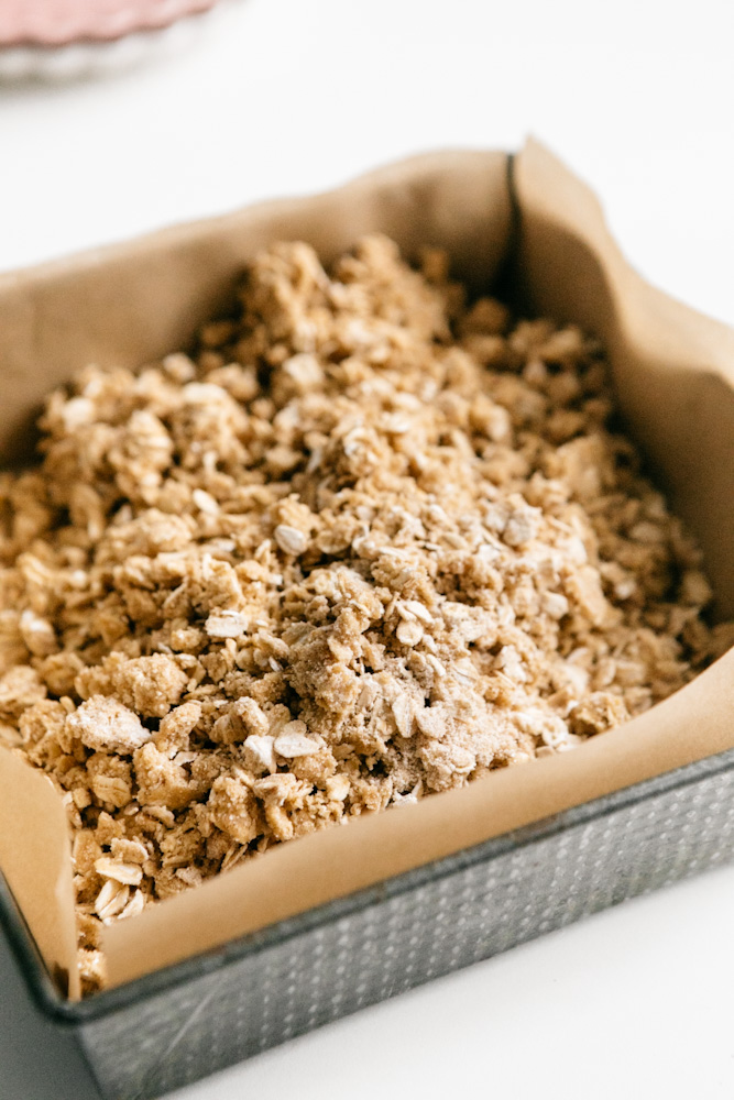 Crumbly mixture in a baking pan 