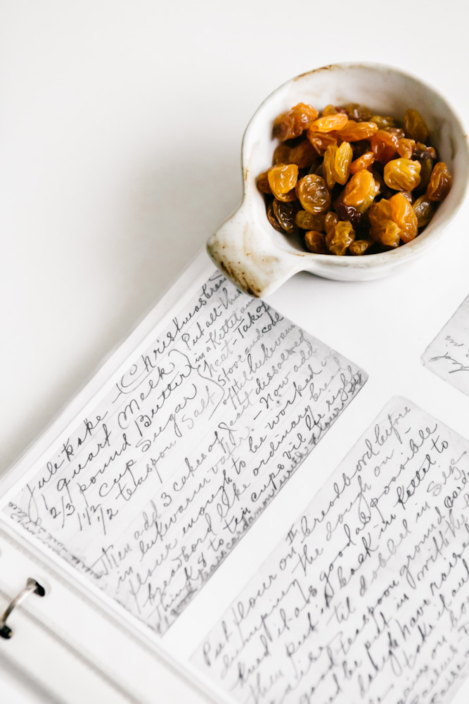 Recipe cards plus a bowl of raisins 