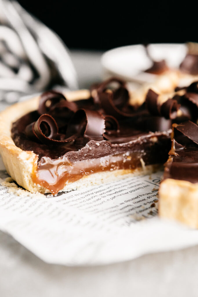 Middle view of the Caramel Chocolate Twix Tart