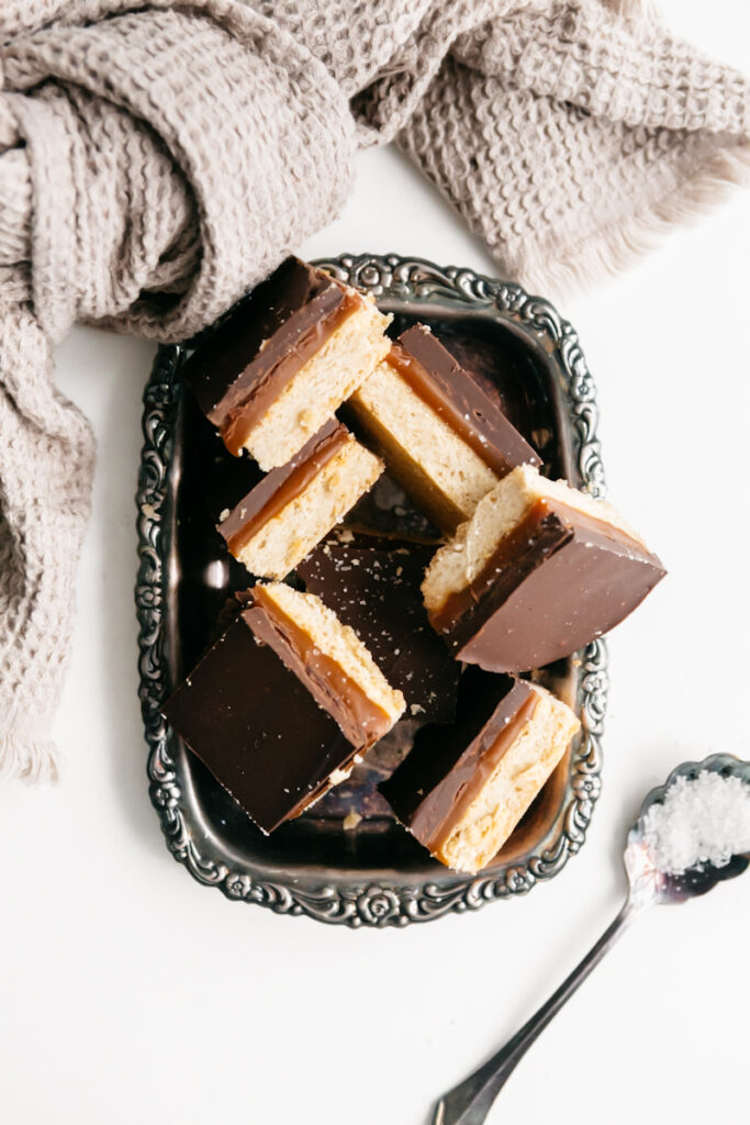 Millionaire Caramel Shortbread Bars 