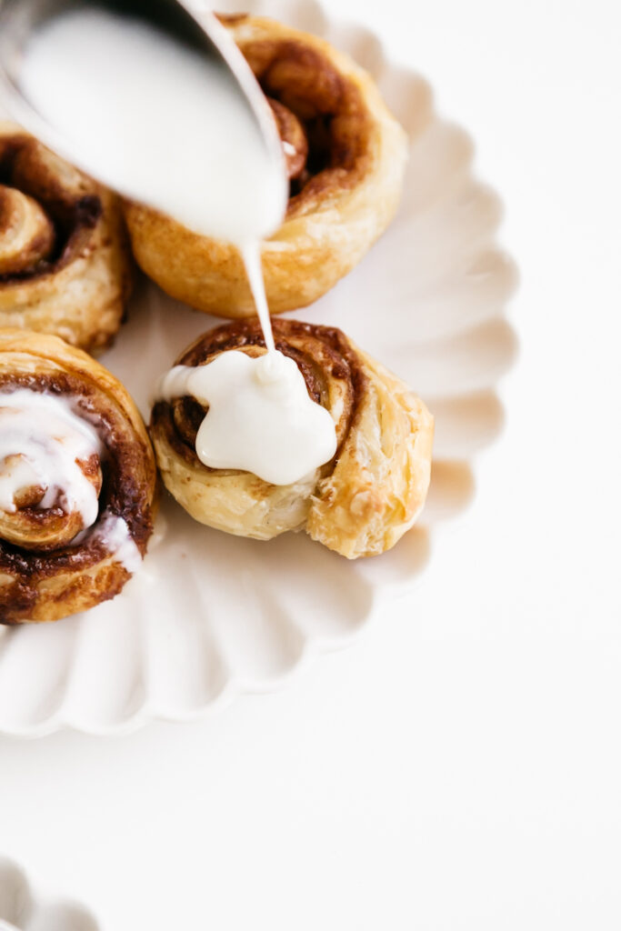 Puff pastry cinnamon rolls• Electric Blue Food - Kitchen stories