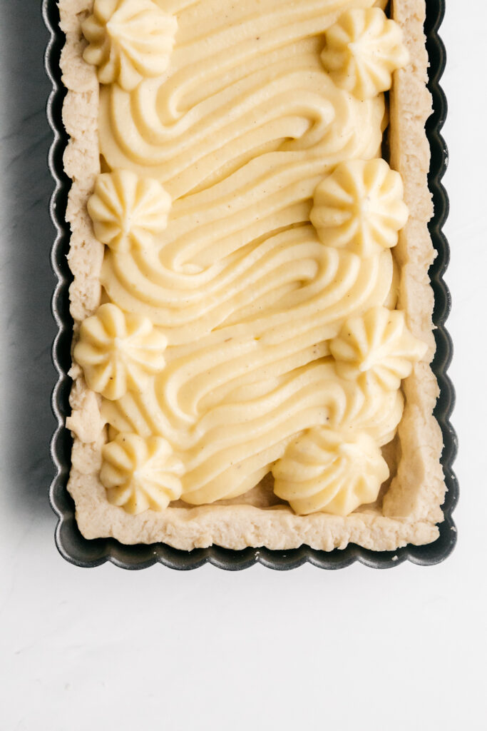 Piped pastry cream in a crust 