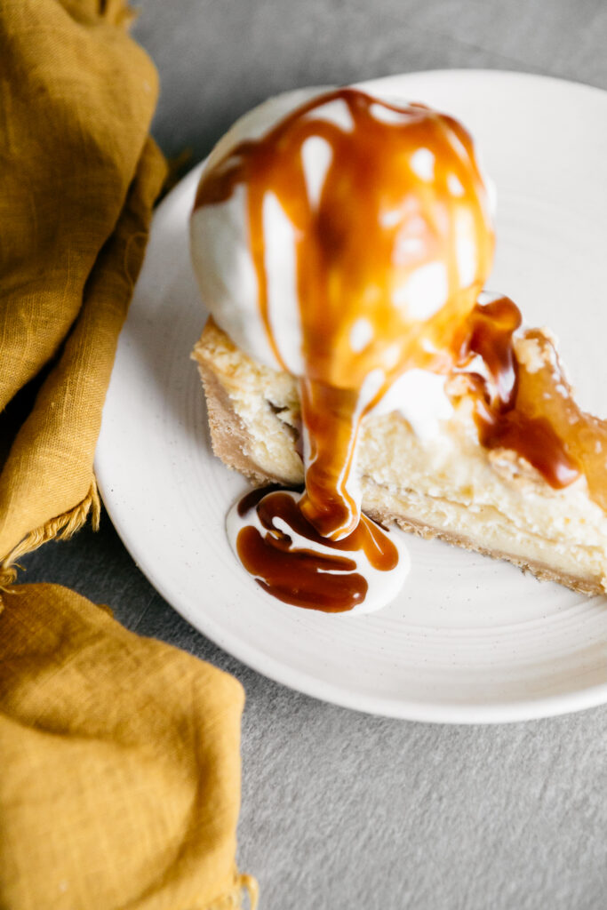 Caramel and ice cream on cheesecake 