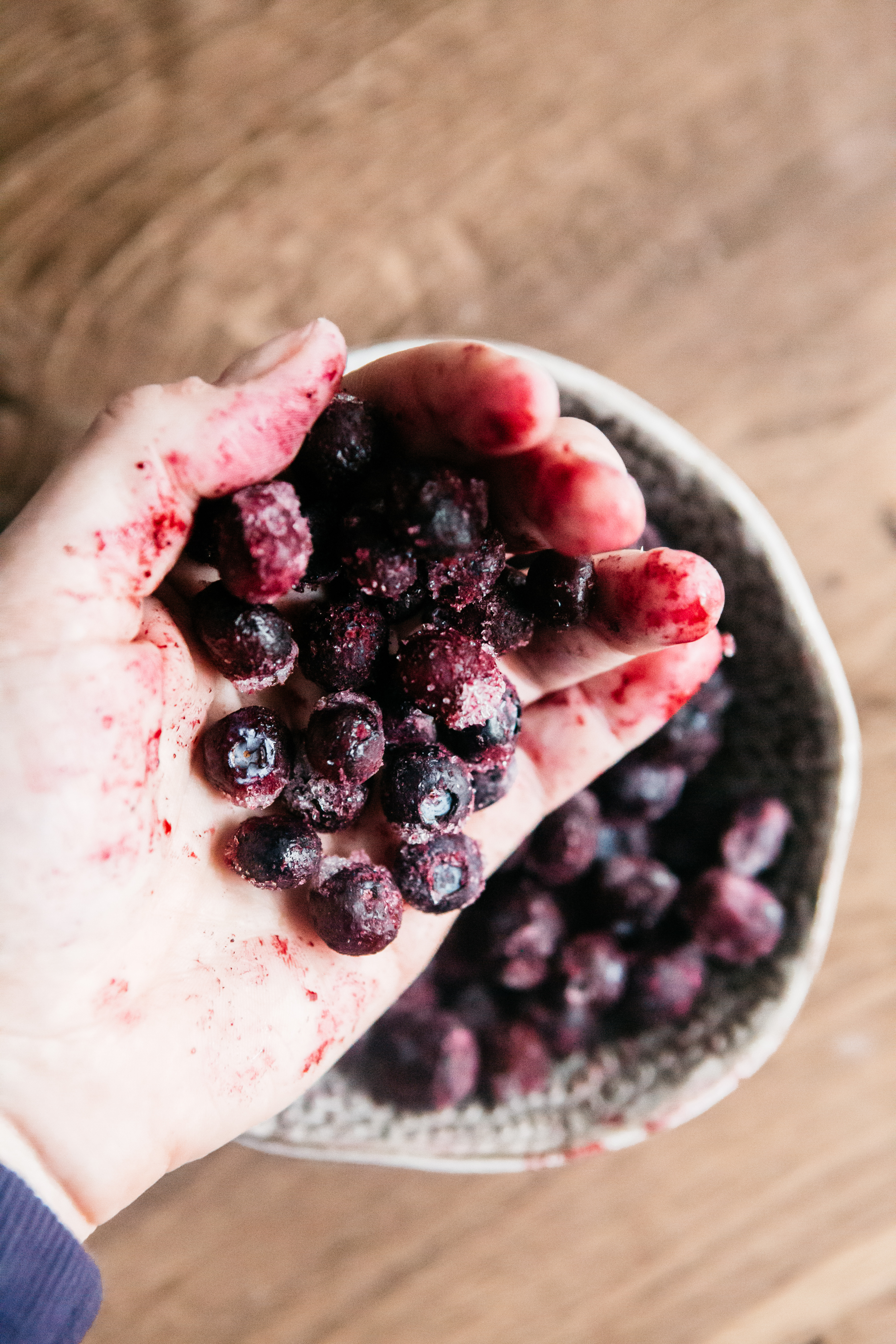 Blueberries in a hand 
