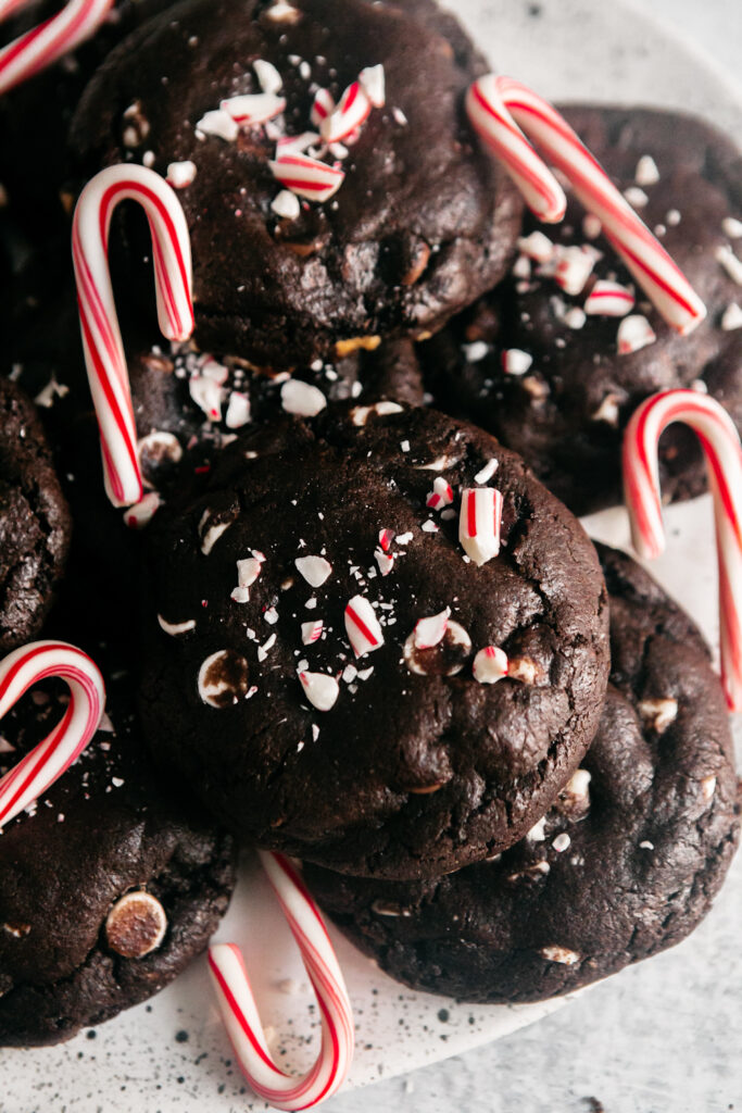 Molten Peppermint Hot Cocoa Cookies