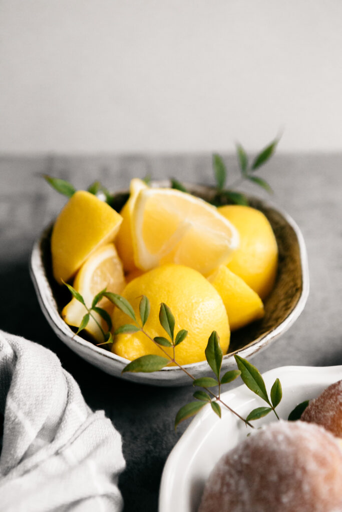 Bowl of lemons 