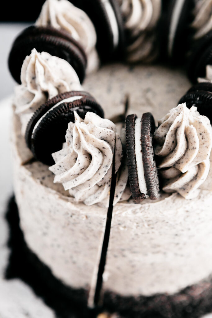 Oreo Crust Cookies and Cream Cake 