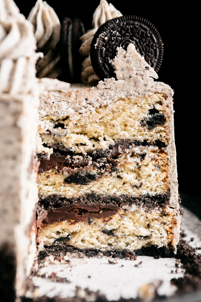 Oreo Crust Cookies and Cream Cake 